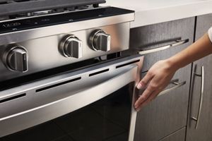 5.8 Cubic Feet Smart Slide-in Gas Range With Air Fry, When Connected – Fingerprint Resistant Stainless Steel