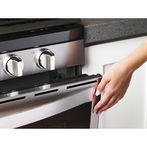 5.8 Cubic Feet Freestanding Gas Range With Frozen Bake Technology – Fingerprint Resistant Stainless Steel